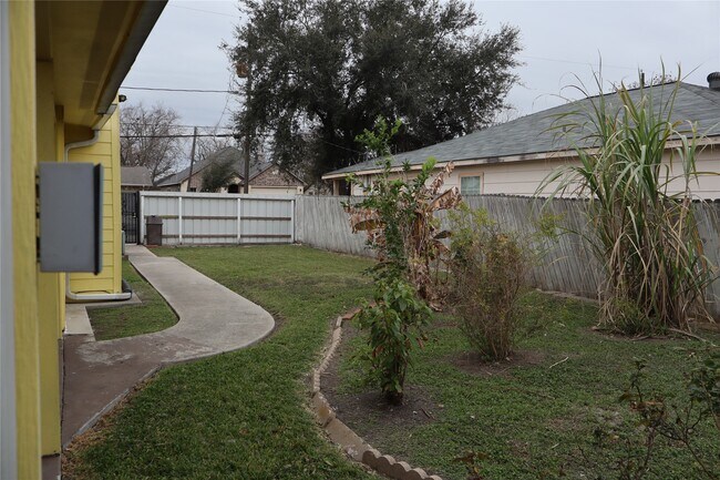 Building Photo - 7975 Booker St