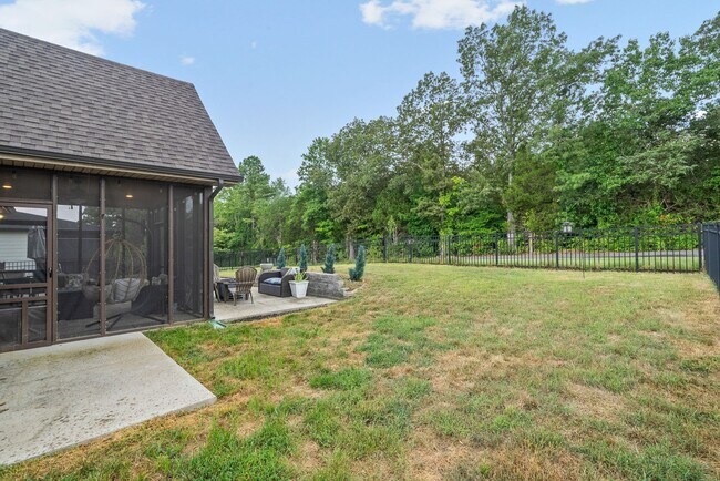 Building Photo - 832 Jersey Dr