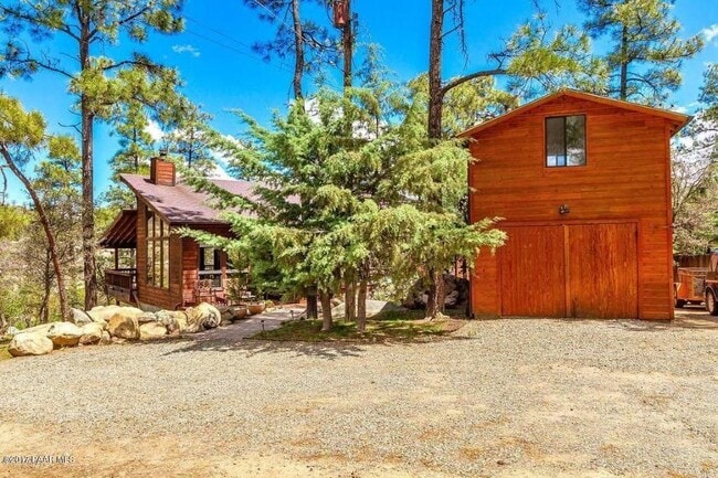 Building Photo - 2255 Pine Dr