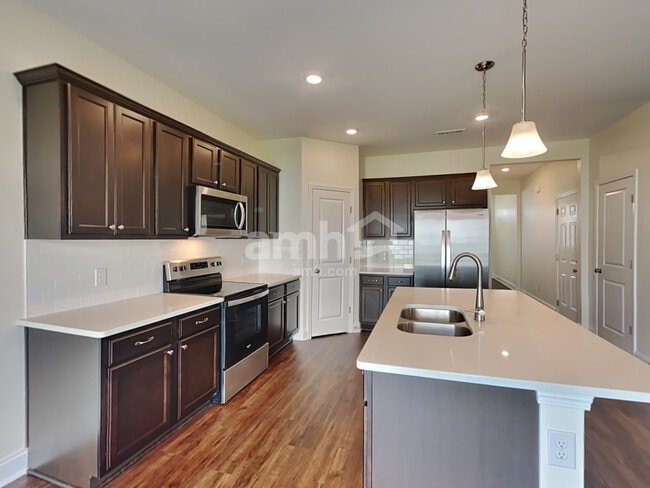 Building Photo - 5228 Valor Dr