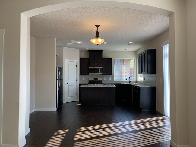 Building Photo - Beautiful 4BR in Camas! Modern Finishes! Close to Shopping & I-5! Schedule a tour today!