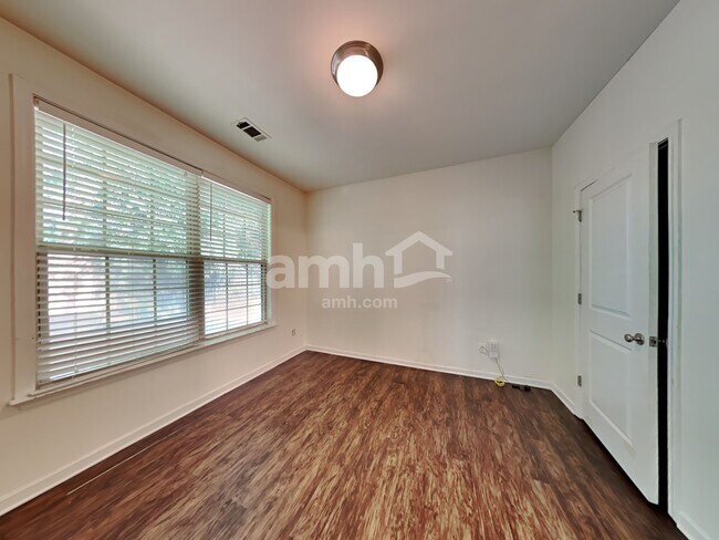 Building Photo - 781 Sonoma Dr SW