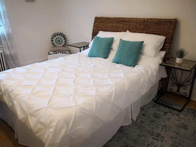 Building Photo - 68 W Narragansett Ave