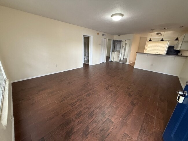Building Photo - 2 Bed/2 Bath 1st Floor condo at Lancelot W...
