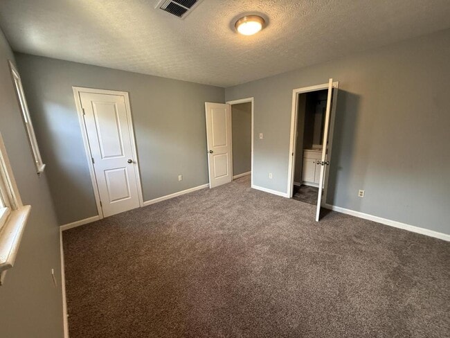 Building Photo - 1210 Clear Ridge Ln