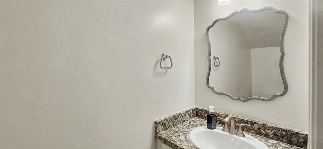 Building Photo - 12913 Trail Hollow Dr