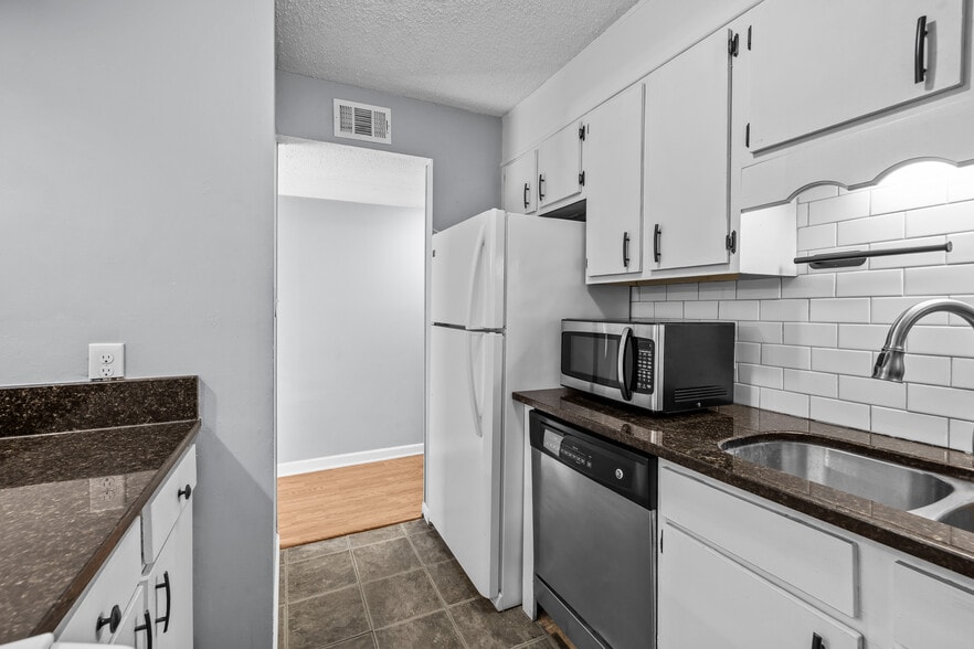 Building Photo - 3350 Altamont S