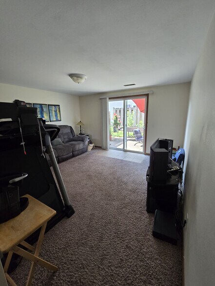 Building Photo - 185 White Tail Dr