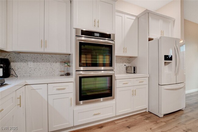 Building Photo - 10720 Elm Ridge Ave