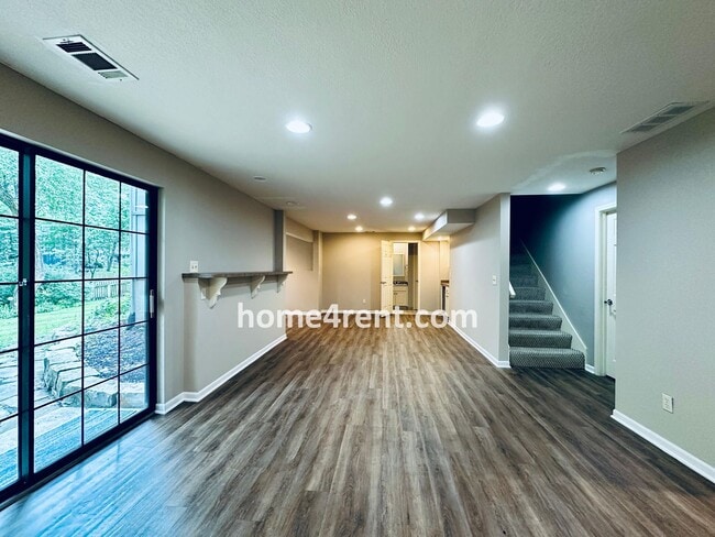 Building Photo - Blue Valley Schools, Granite Counters, Fin...