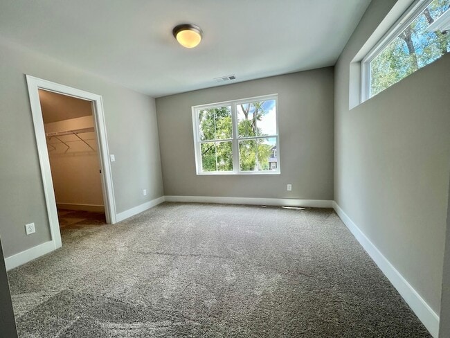 Building Photo - 953B Cahal Ave