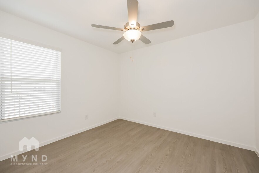 Building Photo - 2705 Mistwood Dr