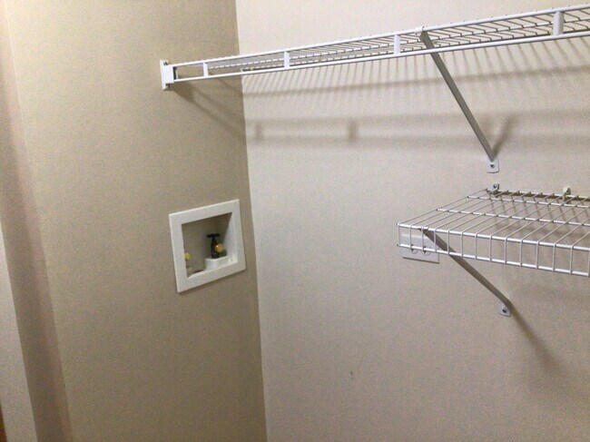 Building Photo - 560 S Annandale Dr