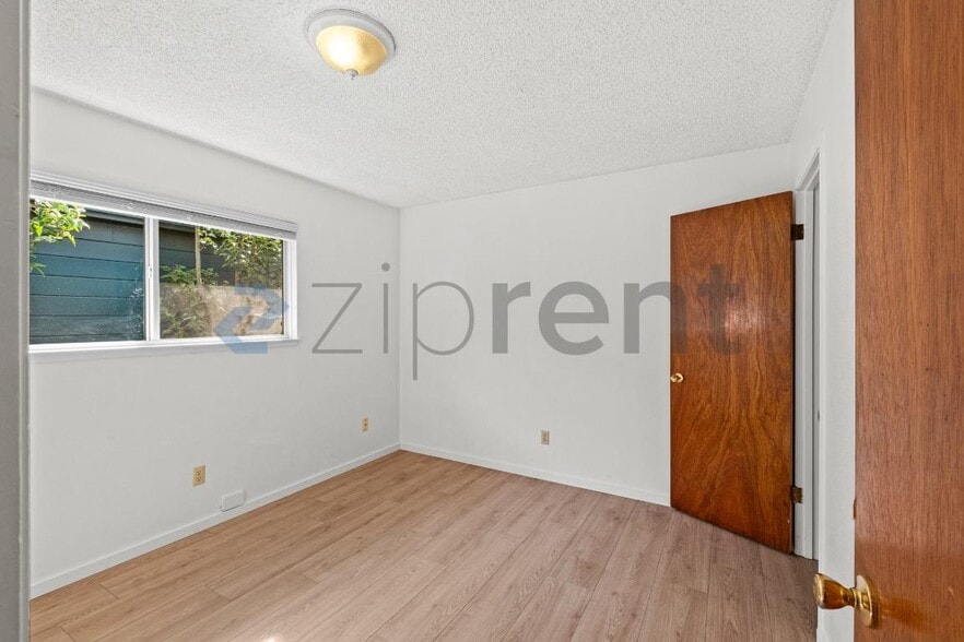 Building Photo - 12 Post St