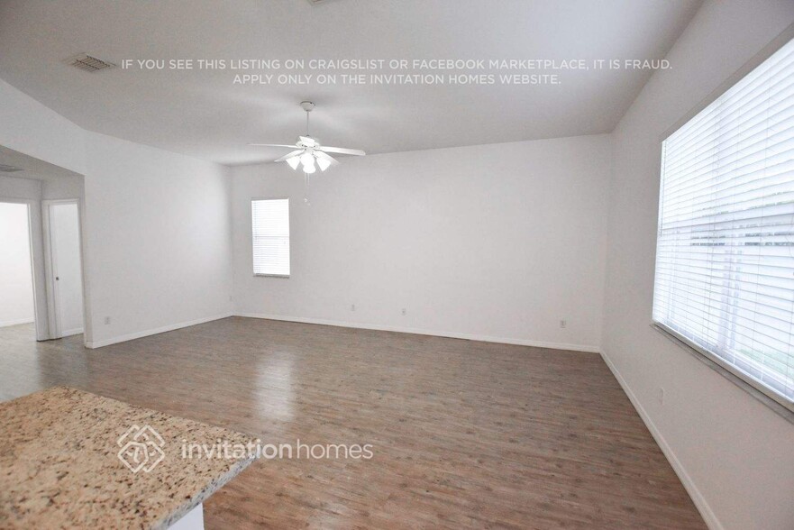 Building Photo - 14438 Estrella Dr
