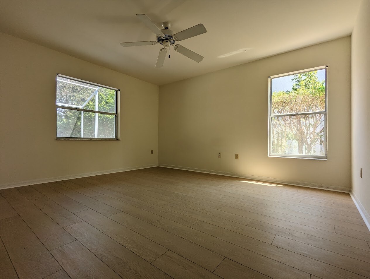 Building Photo - 9961 Boca Ave N