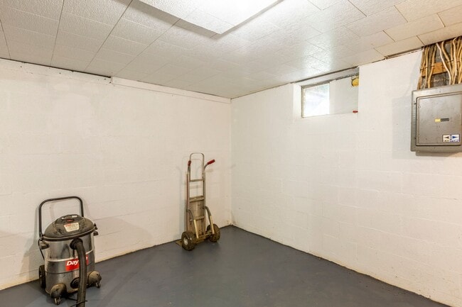 Building Photo - 223 Stribling Ave