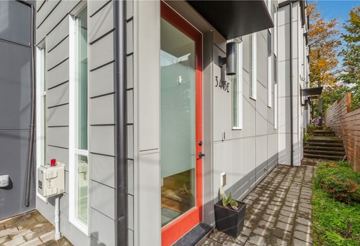 Building Photo - Stunning 2 bedroom w/rooftop deck in Beacon Hill!