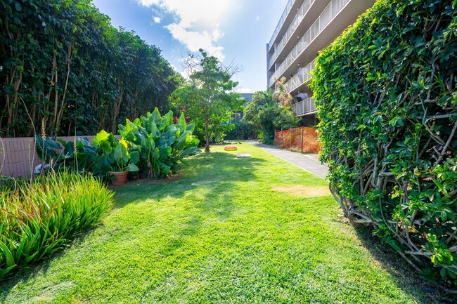 Building Photo - Mokuleia Sands