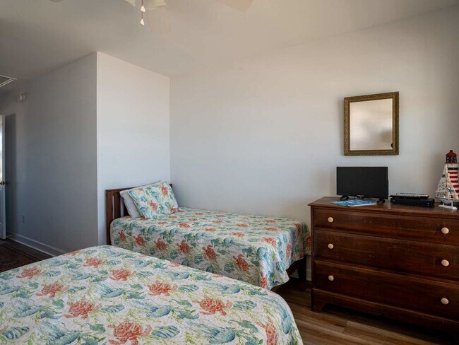 Building Photo - On Porpoise @ 36 Porpoise Place