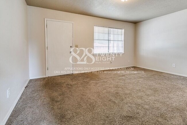 Building Photo - 3 Bedroom/1 Bath Single Family Home Just M...