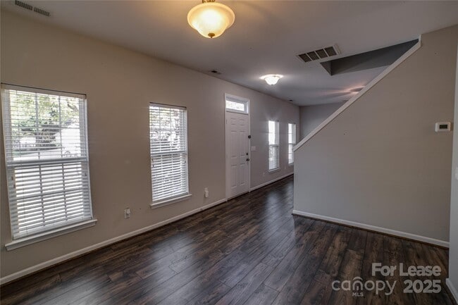 Building Photo - 6434 Gatesville Ln