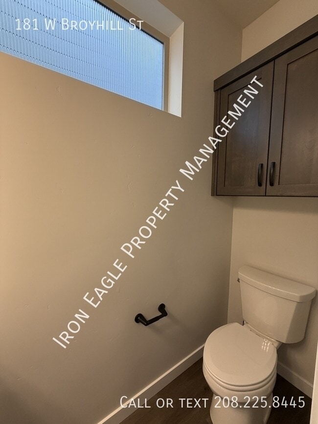 Building Photo - 181 W Broyhill St