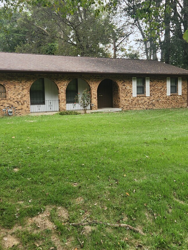 Primary Photo - 918 W Cape Rock Dr