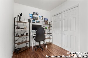 Building Photo - 8702 Village Dr