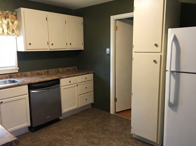 Building Photo - 4102 Maxwell Dr NW