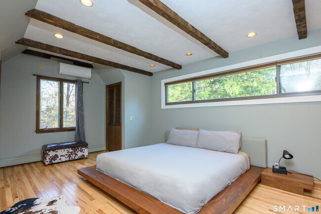 Building Photo - 7 Candleview Dr