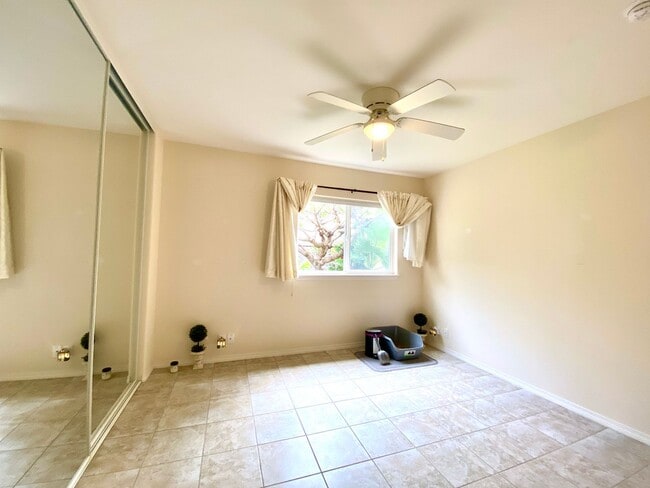 Building Photo - 75-654-654 Lalii Pl