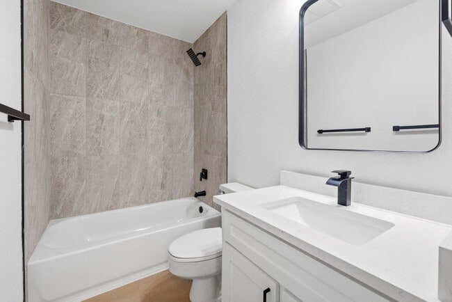 Building Photo - 2204 Toro Canyon Rd