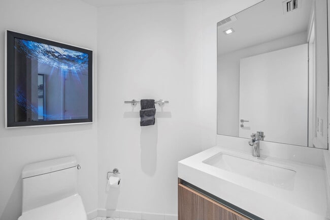 Building Photo - 401 N Birch Rd