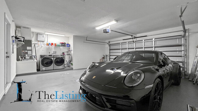 Building Photo - 8183 Terraza Ct