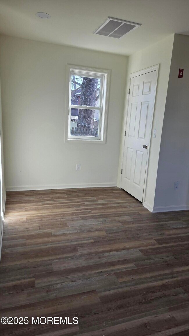 Building Photo - 513 Prospect Ave