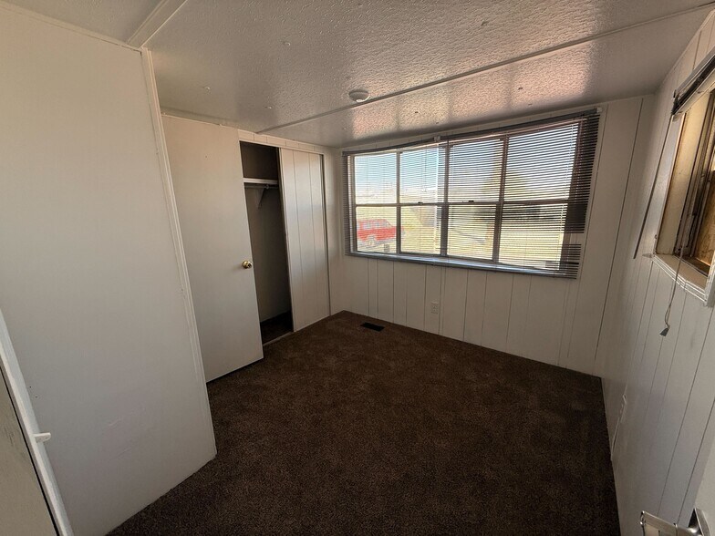 Building Photo - 3601 E Wyoming Ave