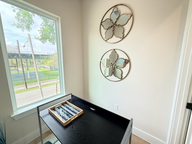 Building Photo - 3231 Tuam St