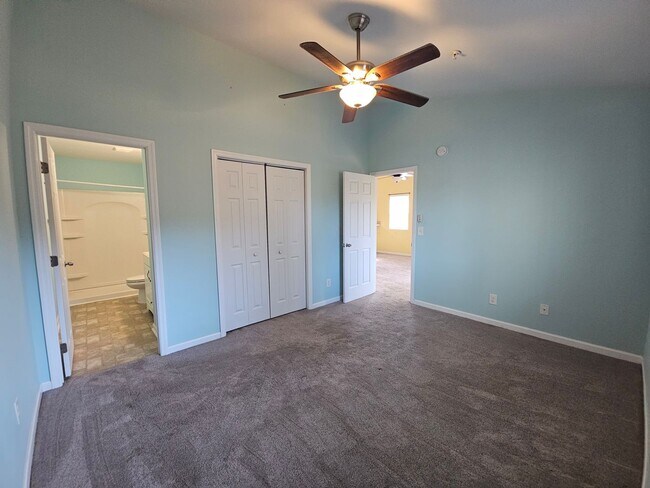 Building Photo - Spacious 2-Bedroom End-Unit Condo Near Surfside Beach
