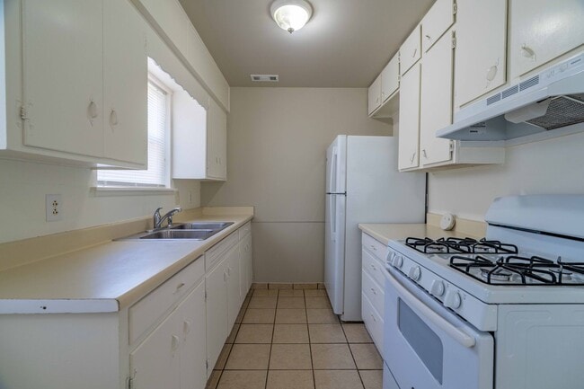 Building Photo - Minutes from Downtown Emma!!! Cozy 2 bedro...