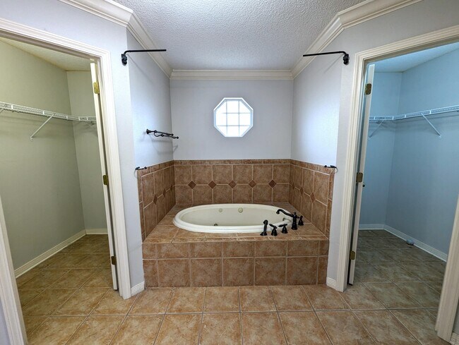 Building Photo - 1822 Brooke Beach Dr