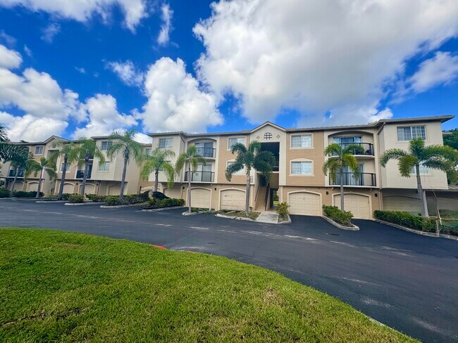 Building Photo - 900 Crestwood Ct S