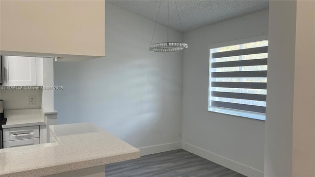 Building Photo - 9811 Westview Dr