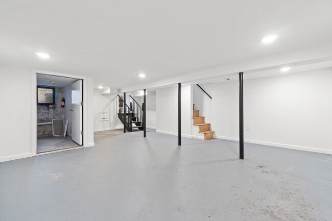 Building Photo - 82 Colgate St