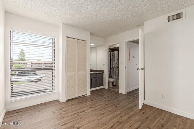 Building Photo - 3601 W Tierra Buena Ln
