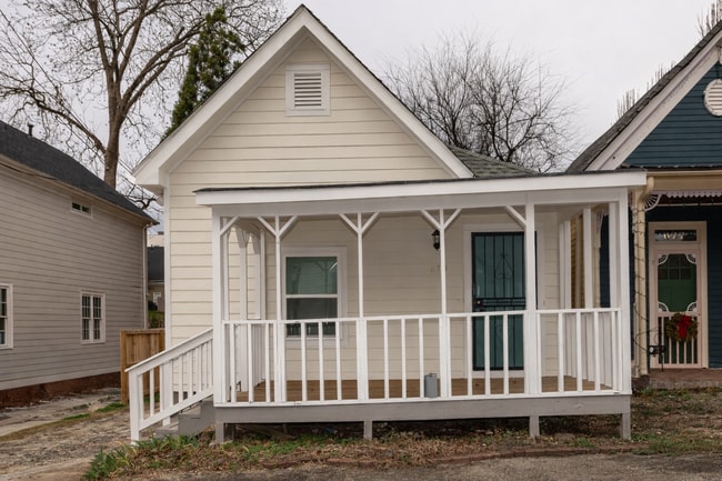 Building Photo - 679 Terry St SE
