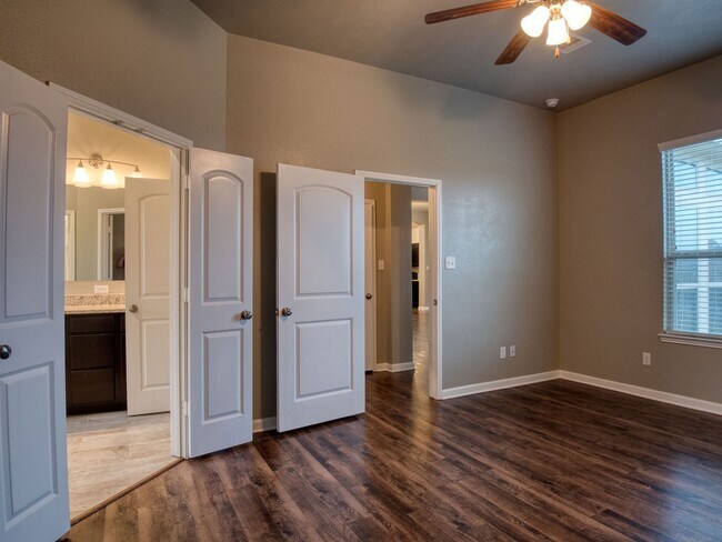 Building Photo - Spacious Single-Family Home Available Now!