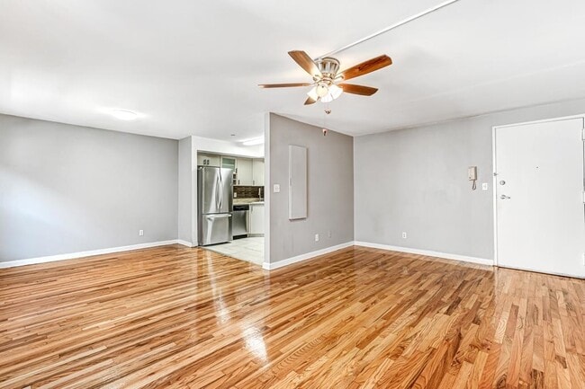 Building Photo - 416 68th St