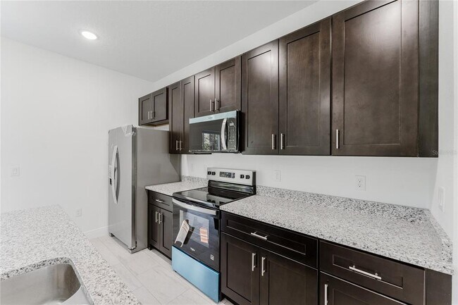 Building Photo - 627 W Glenhaven Dr