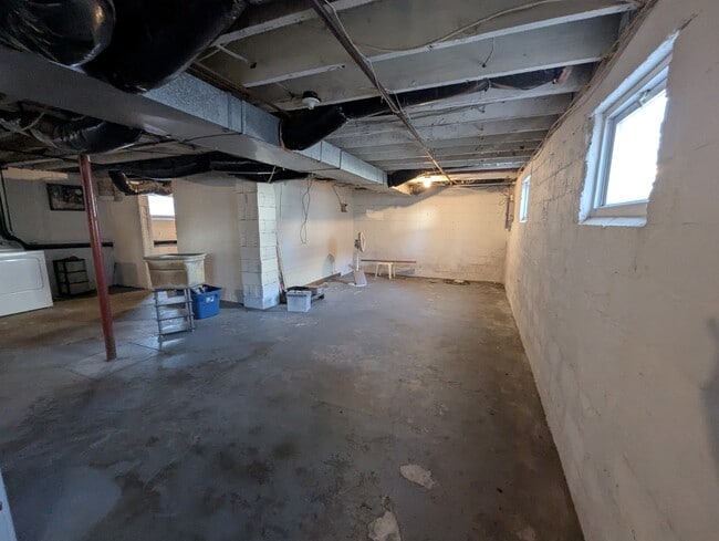 Building Photo - 116 N New Rd